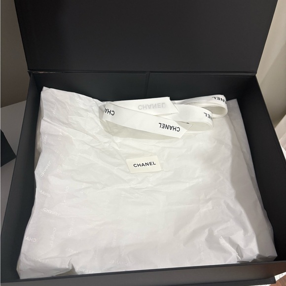 Empty CHANEL box and bag - Picture 6 of 9